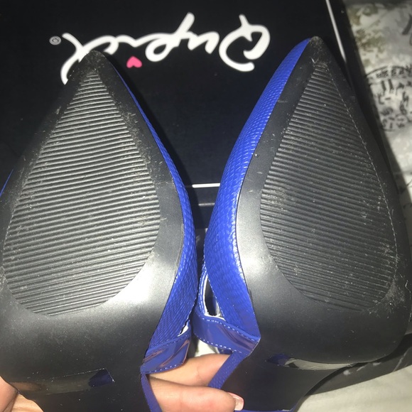 Shoes - Picture 4 of 5